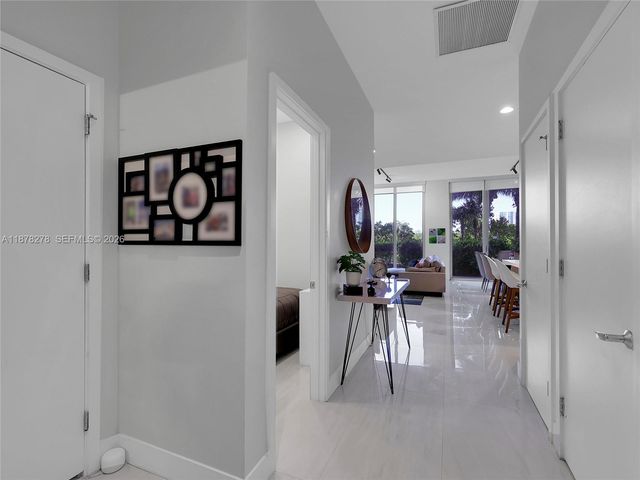 16385 Biscayne Boulevard 105, North Miami Beach, FL 33160