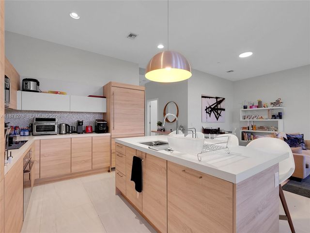 16385 Biscayne Boulevard 105, North Miami Beach, FL 33160