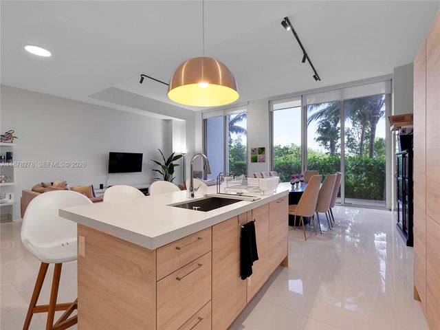 16385 Biscayne Boulevard 105, North Miami Beach, FL 33160