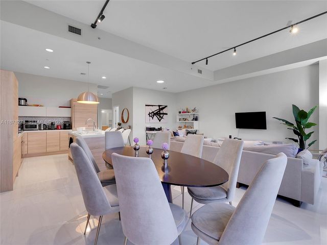 16385 Biscayne Boulevard 105, North Miami Beach, FL 33160