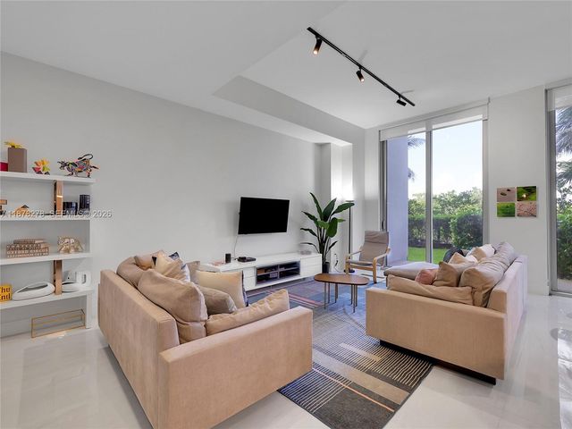 16385 Biscayne Boulevard 105, North Miami Beach, FL 33160