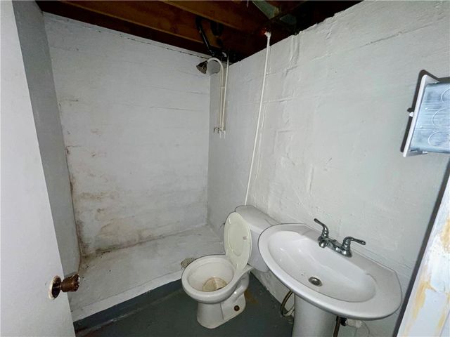 545 Pacific Ave, Glassport, PA 15045