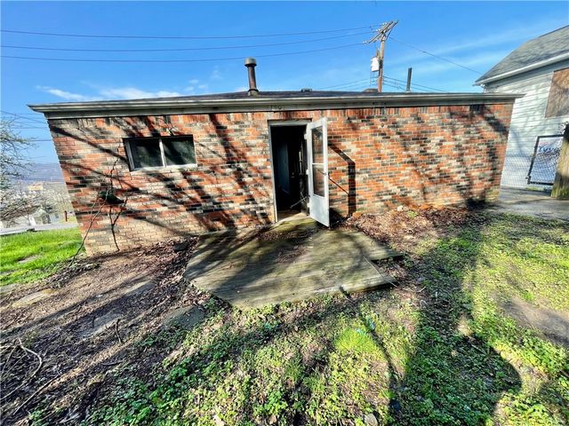 545 Pacific Ave, Glassport, PA 15045