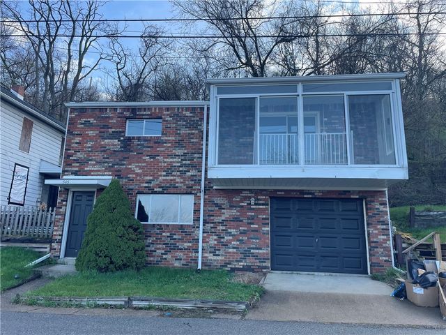 545 Pacific Ave, Glassport, PA 15045