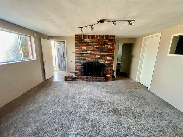 545 Pacific Ave, Glassport, PA 15045