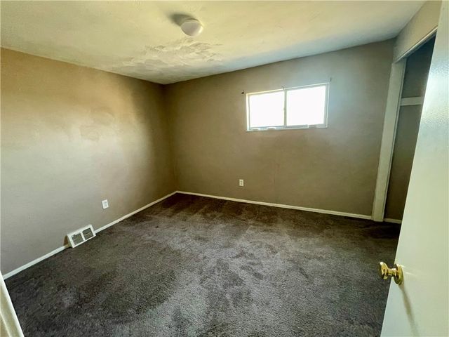 545 Pacific Ave, Glassport, PA 15045