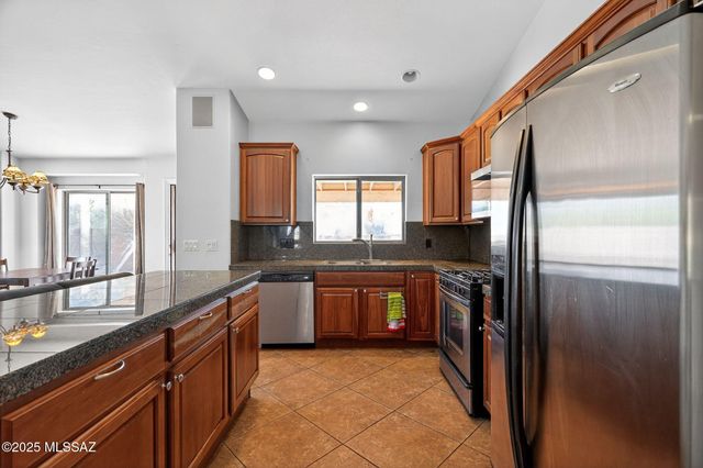 286 E Shore Cliff Place, Oro Valley, AZ 85737