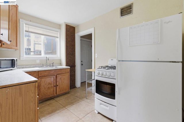 242 Kendall Ave, Crockett, CA 94525