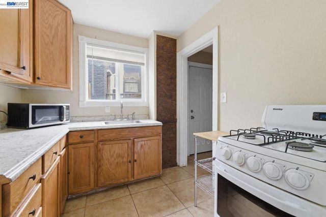 242 Kendall Ave, Crockett, CA 94525