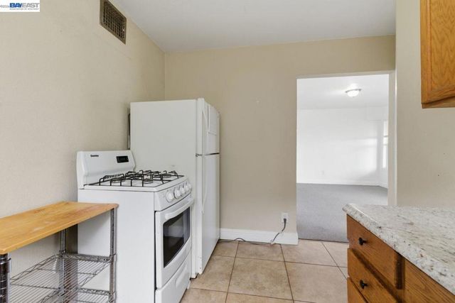 242 Kendall Ave, Crockett, CA 94525