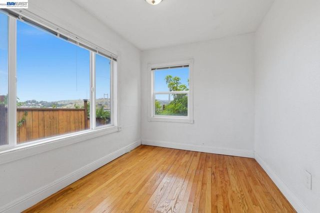 242 Kendall Ave, Crockett, CA 94525