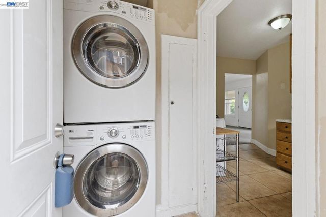 242 Kendall Ave, Crockett, CA 94525