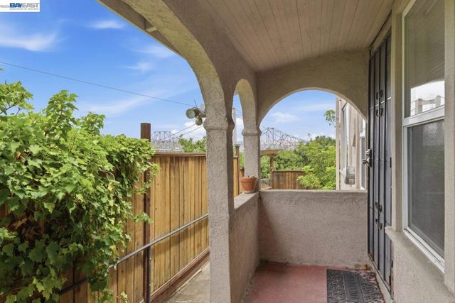 242 Kendall Ave, Crockett, CA 94525