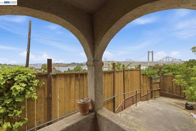 242 Kendall Ave, Crockett, CA 94525