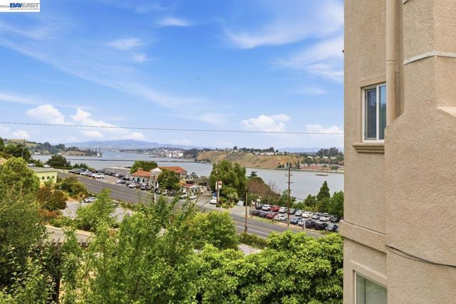 242 Kendall Ave, Crockett, CA 94525