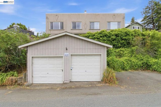 242 Kendall Ave, Crockett, CA 94525
