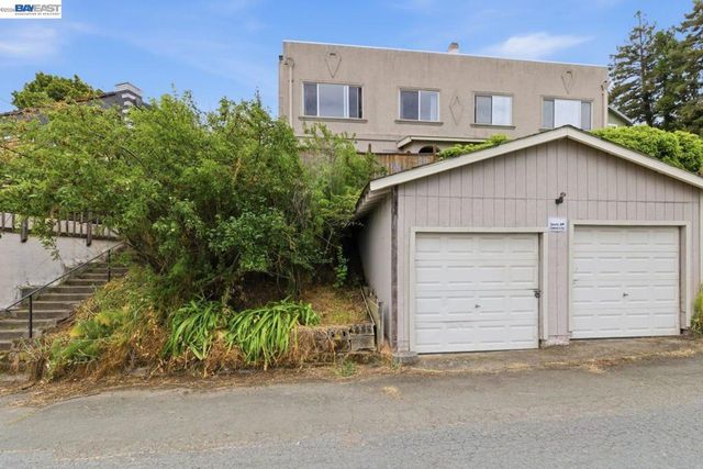 242 Kendall Ave, Crockett, CA 94525