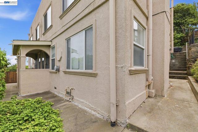 242 Kendall Ave, Crockett, CA 94525