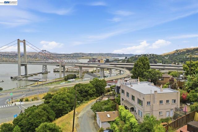242 Kendall Ave, Crockett, CA 94525