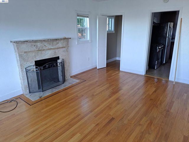 242 Kendall Ave, Crockett, CA 94525