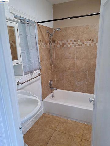 242 Kendall Ave, Crockett, CA 94525