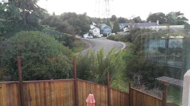 242 Kendall Ave, Crockett, CA 94525
