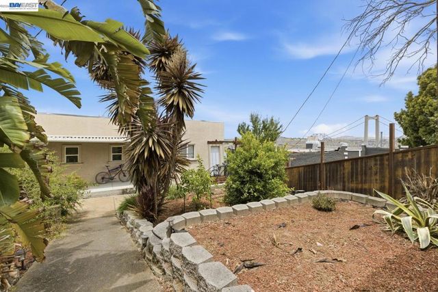 242 Kendall Ave, Crockett, CA 94525