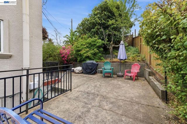242 Kendall Ave, Crockett, CA 94525