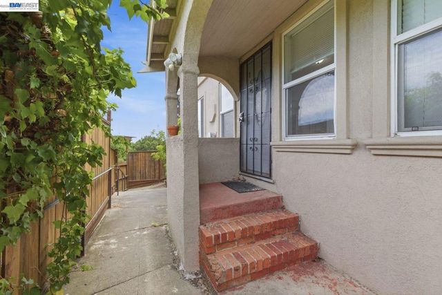 242 Kendall Ave, Crockett, CA 94525