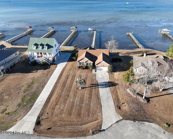 615 Willbrook Circle, Sneads Ferry, NC 28460