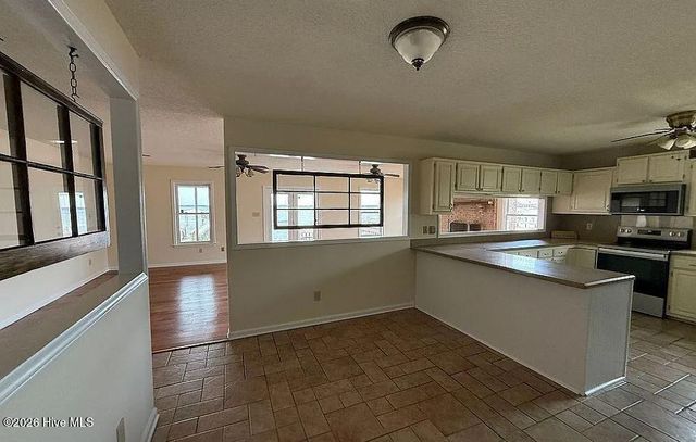 615 Willbrook Circle, Sneads Ferry, NC 28460