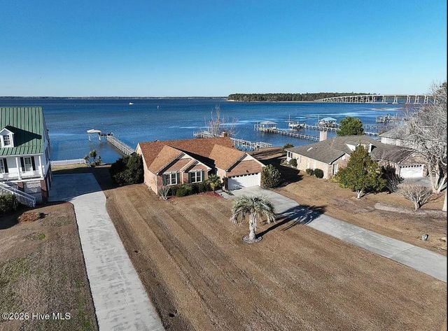 615 Willbrook Circle, Sneads Ferry, NC 28460