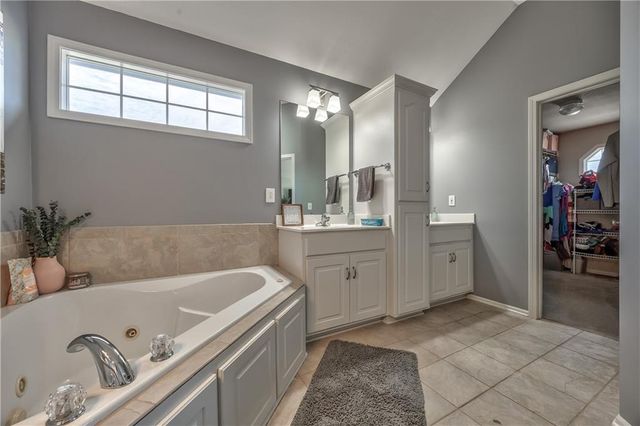 4605 NE 105th Street, Kansas City, MO 64156