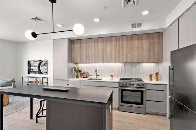 21-35 West 2nd Street 304, Boston, MA 02127