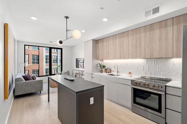 21-35 West 2nd Street 304, Boston, MA 02127