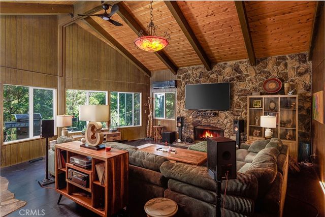 24611 Valle Drive, Crestline, CA 92325