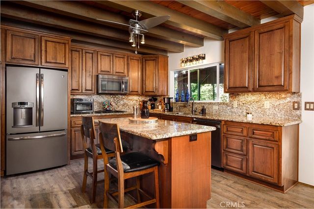 24611 Valle Drive, Crestline, CA 92325