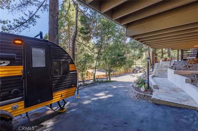 24611 Valle Drive, Crestline, CA 92325
