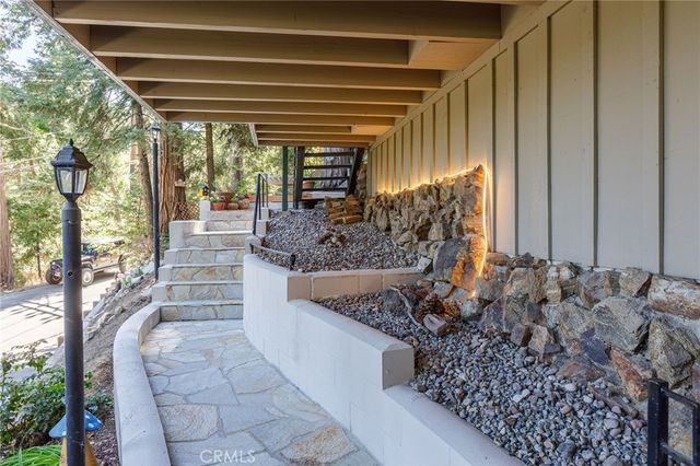 24611 Valle Drive, Crestline, CA 92325