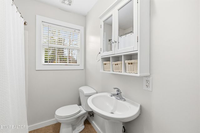 2520 W Beaver Creek Drive, Powell, TN 37849