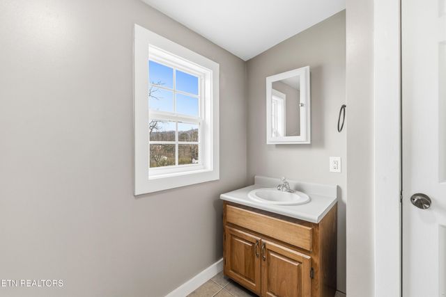 2520 W Beaver Creek Drive, Powell, TN 37849