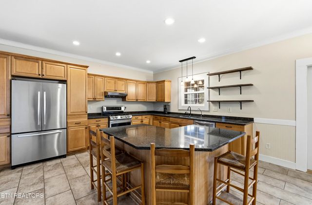 2520 W Beaver Creek Drive, Powell, TN 37849