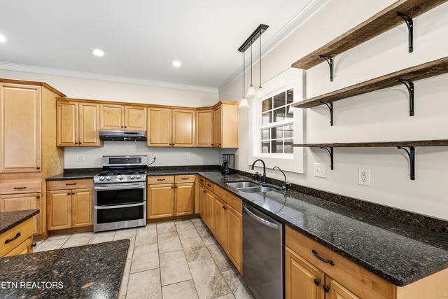 2520 W Beaver Creek Drive, Powell, TN 37849