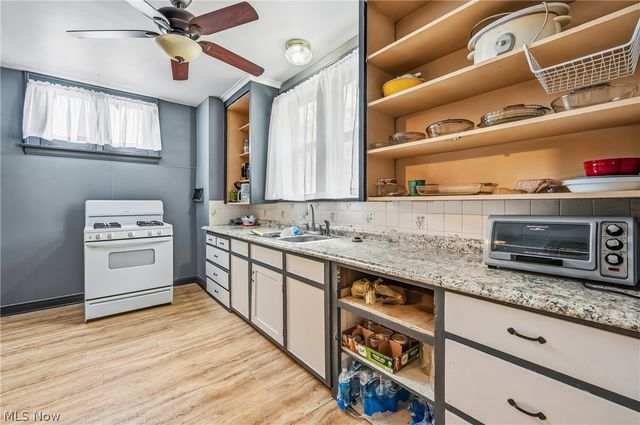 15 S Portland Avenue, Youngstown, OH 44509