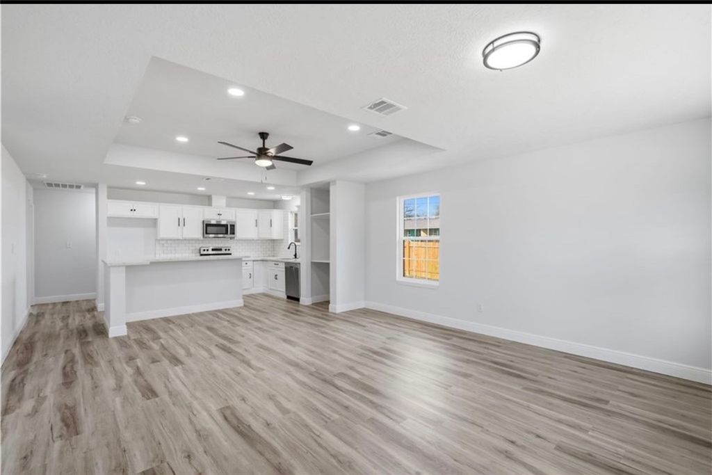 211 Moss Avenue, Hearne, TX 77859 — photo 2