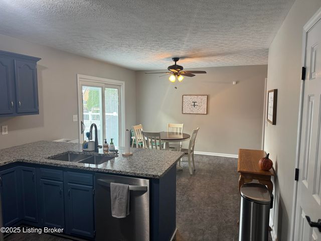 10110 Lanson Ct, Louisville, KY 40272