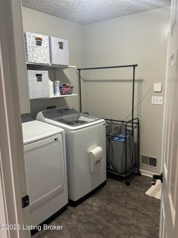 10110 Lanson Ct, Louisville, KY 40272