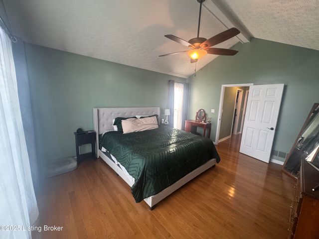 10110 Lanson Ct, Louisville, KY 40272