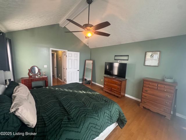 10110 Lanson Ct, Louisville, KY 40272