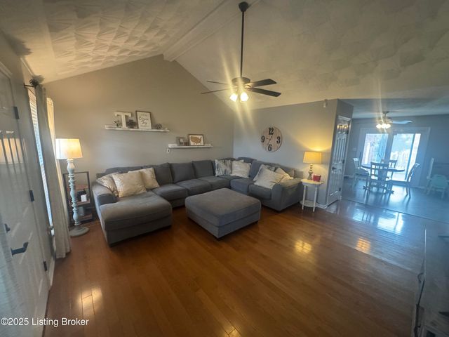 10110 Lanson Ct, Louisville, KY 40272